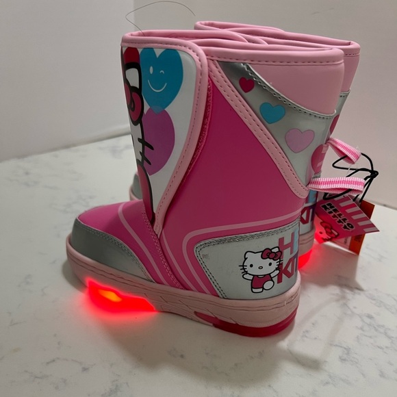 Hello Kitty Pink and White Bag Interior - Picture 9 of 12